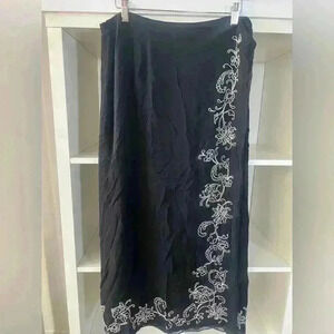 JONES NEW YORK 100% Silk Wrap Skirt Womens 14W Black Embroidery size 14